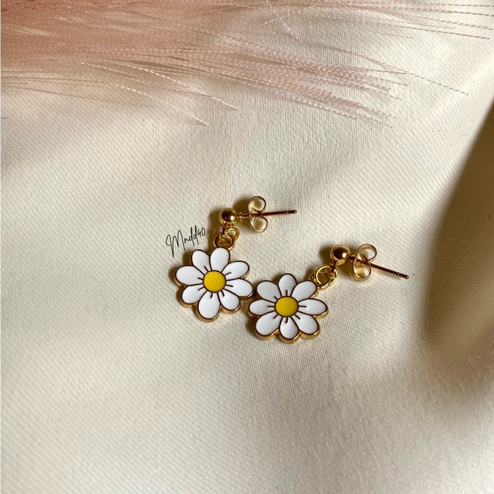 LAST ONE - Handmade Daisy Earrings